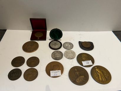 Lot de 3 médailles en bronze de Présidents...