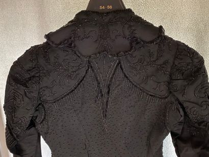 19-Long-sleeved black silk jacket, richly...