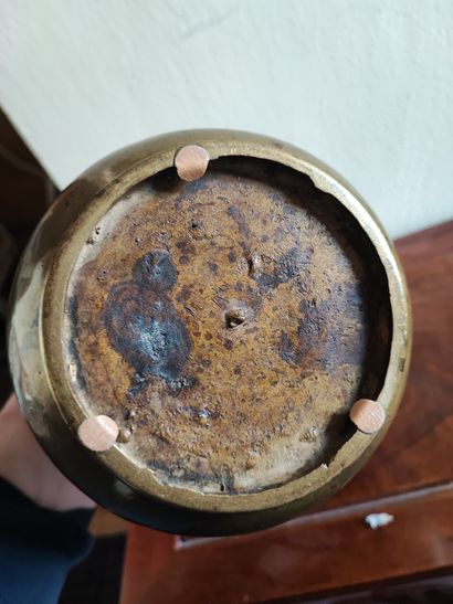 Pot à anses 
Bronze 
Vers 1600
H : 22 cm...