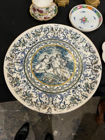 Lot of ceramic trinkets including a pair...
