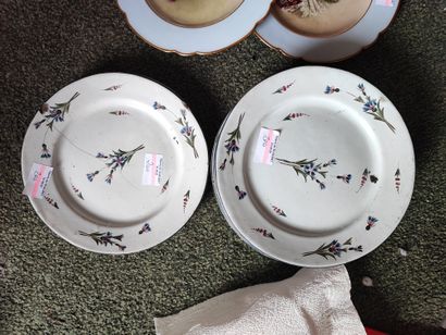 Lot en porcelaine et faïence comprenant :...