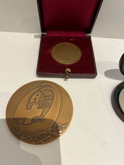 Lot de 3 médailles en bronze de Présidents...