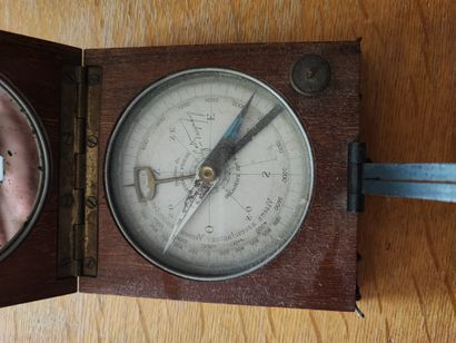 Pendulette de voyage 
Vers 1900
H : 14 cm...