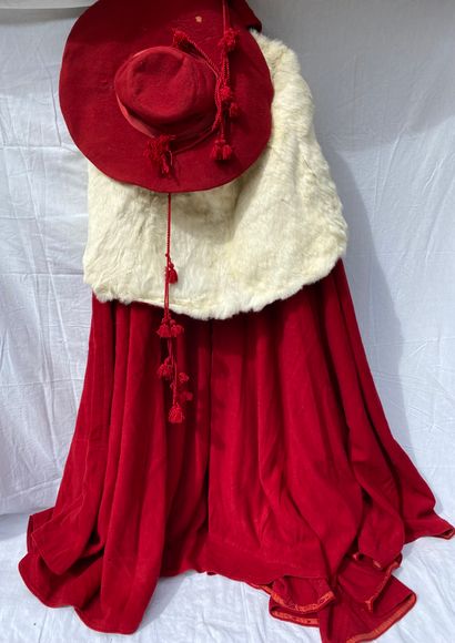 18- Cardinal's cape in red wool, two white...