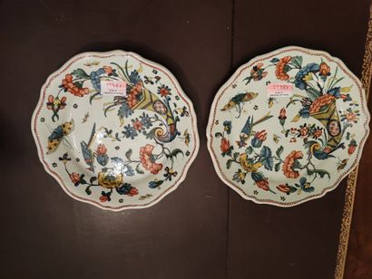 Rouen. Deux assiettes en faïence à décor...