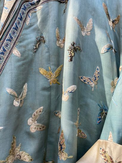 A Ladies' jacket in verdigris silk embroidered...