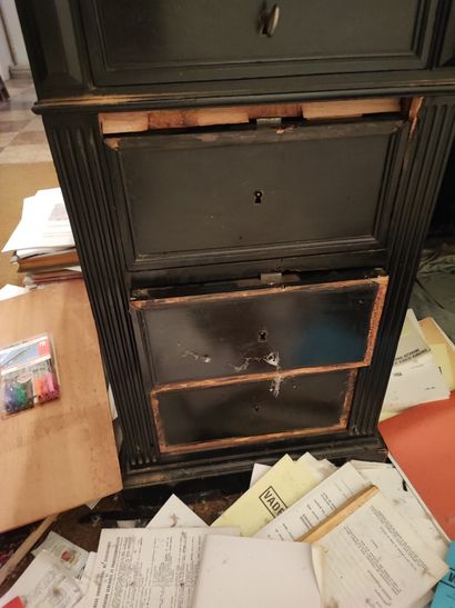 Cabinet in blackened wood including : pedestal...