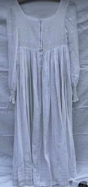 M Lot including:
-Ivory satin skirt, black...