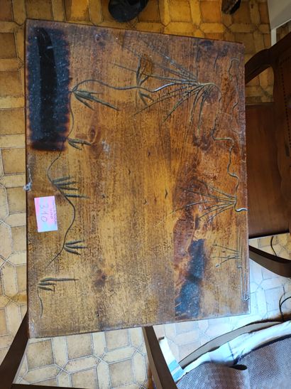 Lot de petits mobiliers comprenant un fauteuil...