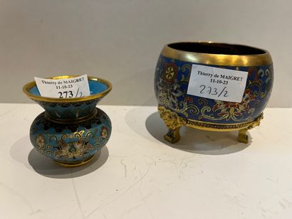 China, set including a spittoon and a tripod...