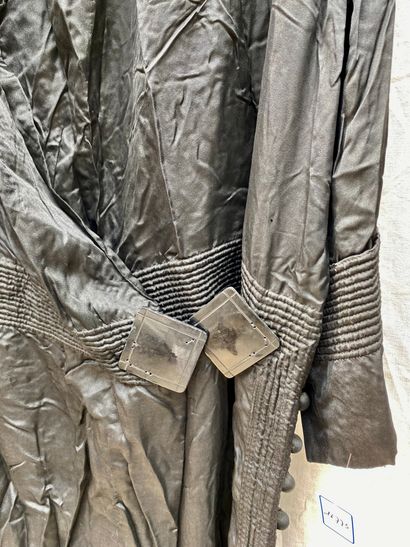 16- Lot including: 
-Cape with large collar,...