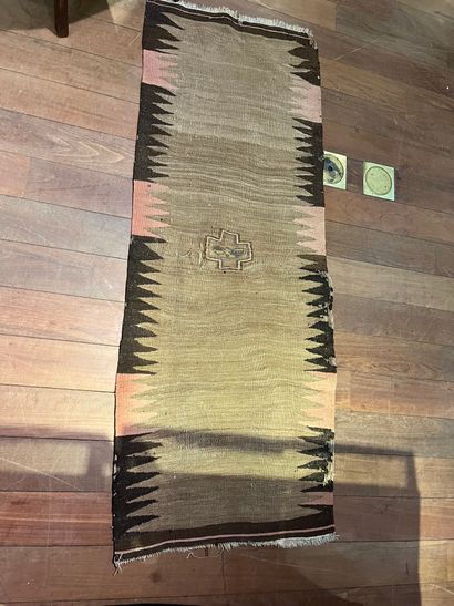 Un ensemble de quatre tapis Kilim
ref 14...