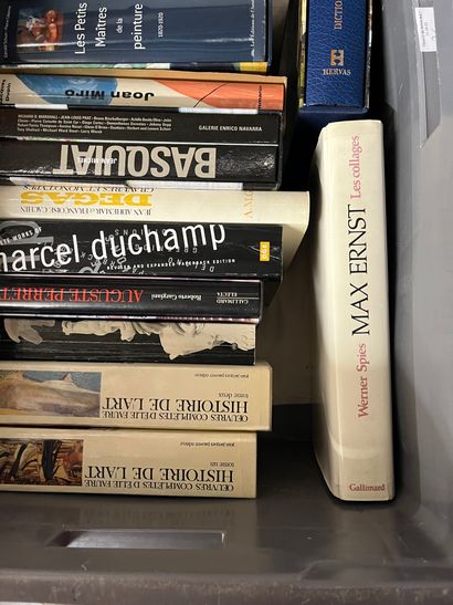 Case of art volumes including Basquiat, Gaudi...