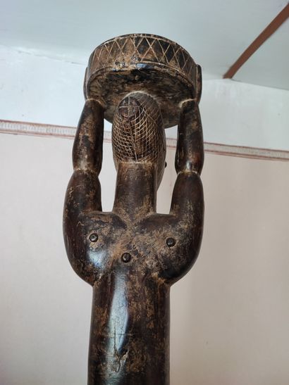 Statue Atie (Côte d'Ivoire). 
Femme assise
Statuette...