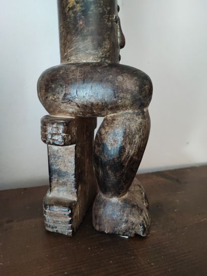 Statue Atie (Côte d'Ivoire). 
Femme assise
Statuette...