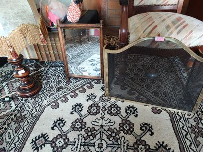 Lot comprenant : Lampe balustre en bois,...