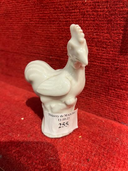 CHINE
Figurine représentant un coq en porcelaine...
