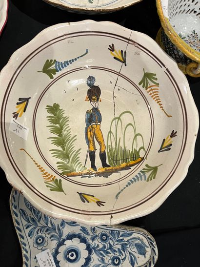 Mannette of ancient and modern earthenware...