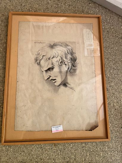 Lot de cinq encadrés représentant des visages...
