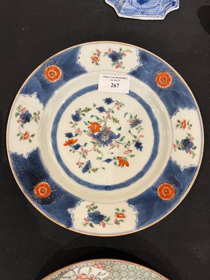 Lot of porcelain in the taste of China and...