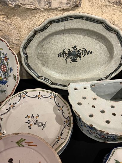 Mannette of modern earthenware including...