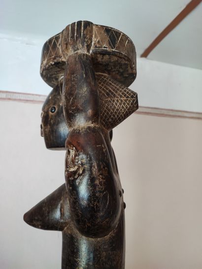Statue Atie (Côte d'Ivoire). 
Femme assise
Statuette...