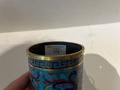Cloisonné enamel brush pot in the Qianlong...