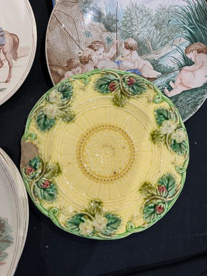 Ceramics lot including a series of plates...