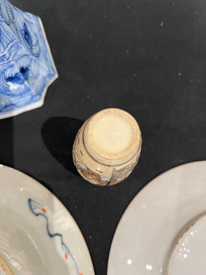 Lot of porcelain in the taste of China and...