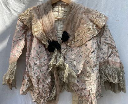 15- Lot including :
Long-sleeved black satin...
