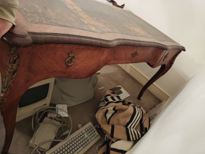 Louis XV-style veneered flat desk, opening...