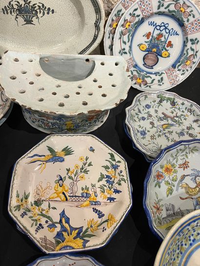 Mannette of modern earthenware including...