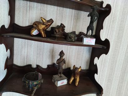 Petit lot de bibelots dans le goût de l'Asie...