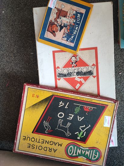 Lot de jeux de société dont Monopoly, deux...