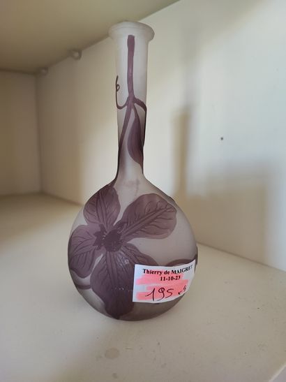 Dans le gout de Gallé. Quatre vases soliflores....