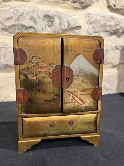 JAPAN
Lacquer box with a bridge crossing...