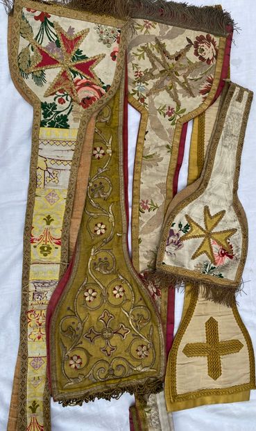 11 Lot of ecclesiastical vestments: chasuble...