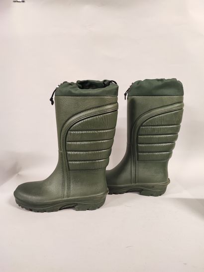 POLYVER. Pair of khaki waterproof boots/...