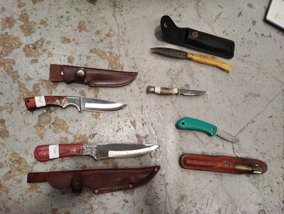 Set consisting of two straight knives, one...