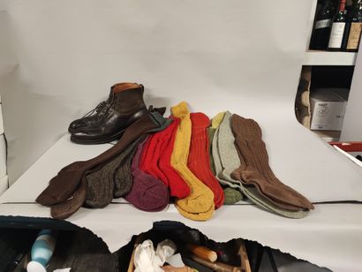 Lot including: 9 pairs of socks in various...