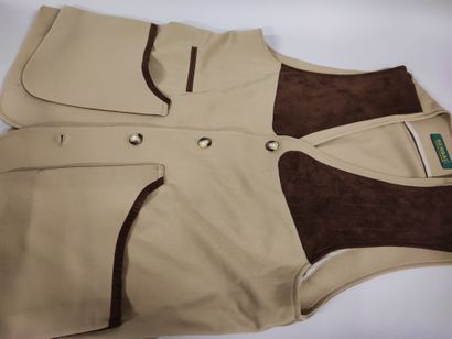 Set of 3 men's vests including: -HOLLAND...