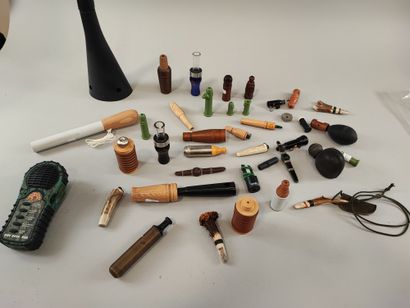 Large lot of 40 calls, mainly deer calls,...