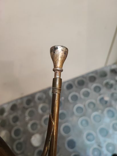 COUESNON. Hunting horn with silver mouth...