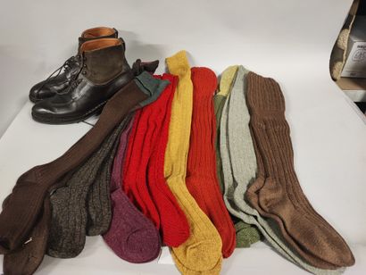 Lot including: 9 pairs of socks in various...