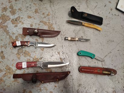 Set consisting of two straight knives, one...