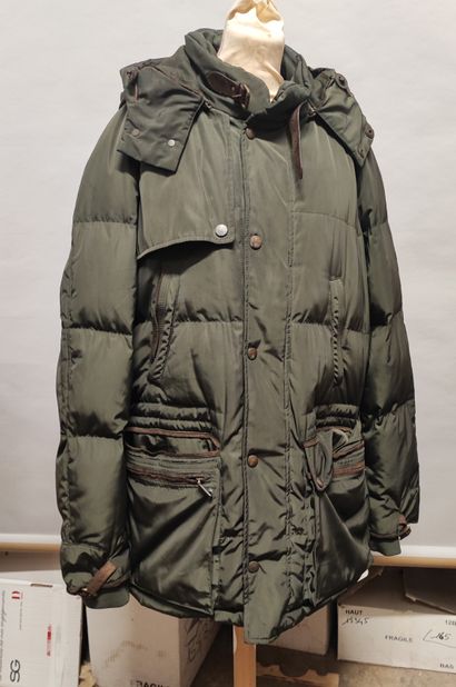 Khaki nylon parka with hood, 4 pockets, zip...