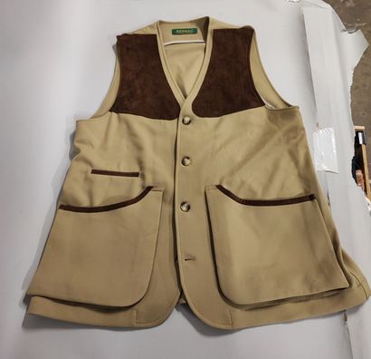 Set of 3 men's vests including: -HOLLAND...