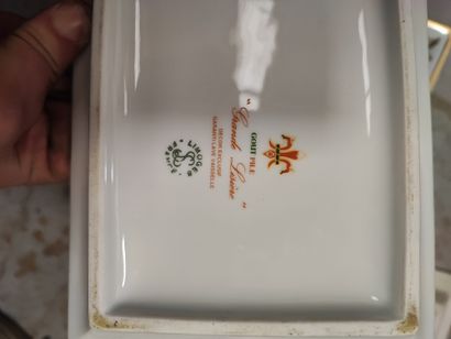 Set of 7 porcelain ashtrays with hunting...