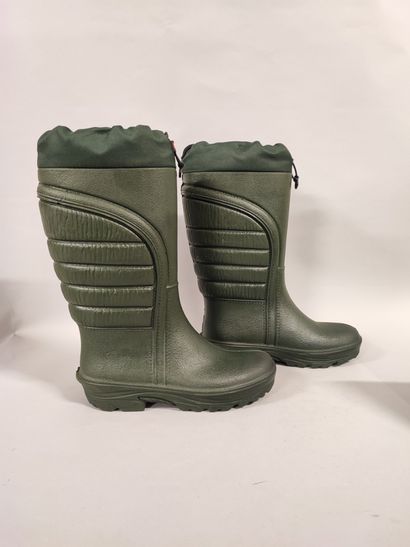 POLYVER. Pair of khaki waterproof boots/...