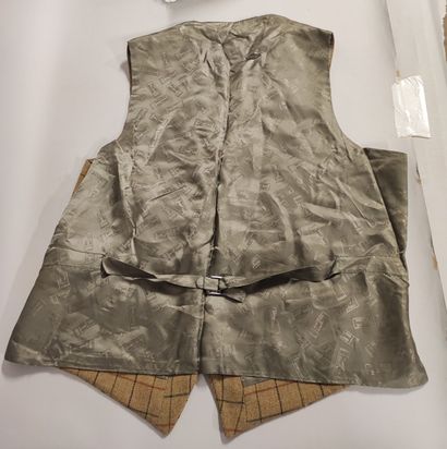 Set of 3 men's vests including: -HOLLAND...